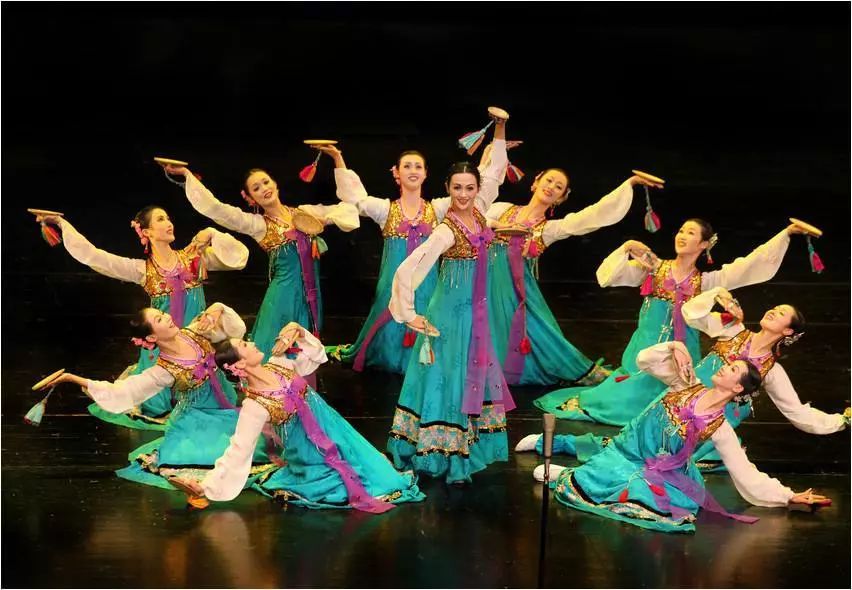搭建演出舞台需要什么资质_演出舞台搭建施工方案_农村演艺舞台搭建